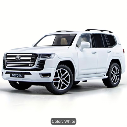 Toyota Land Cruiser 1:24 Die-Cast Model Car – White | Light & Sound
